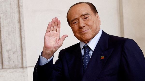 Берлускони перевели из отделения интенсивной терапии в обычную палату<br />
