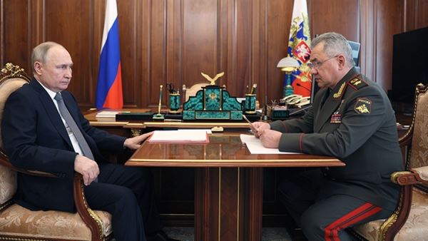 Путин на встрече с Шойгу высоко оценил первый этап внезапной проверки ТОФ<br />
